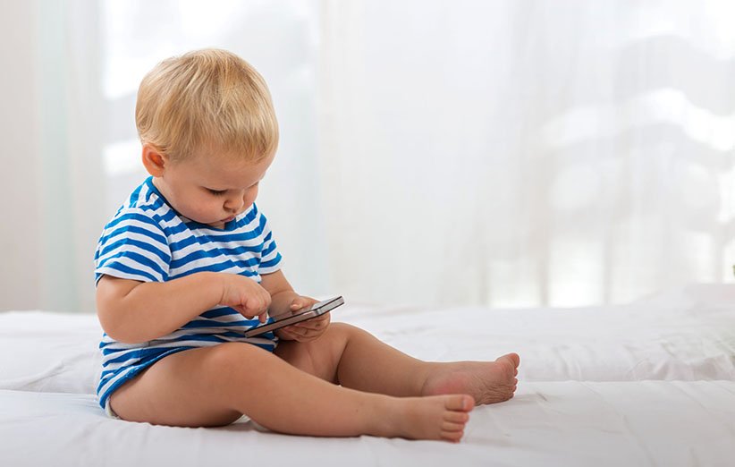  مدت زمان استفاده از موبایل و تبلت برای کودکان چقدر باید باشد؟