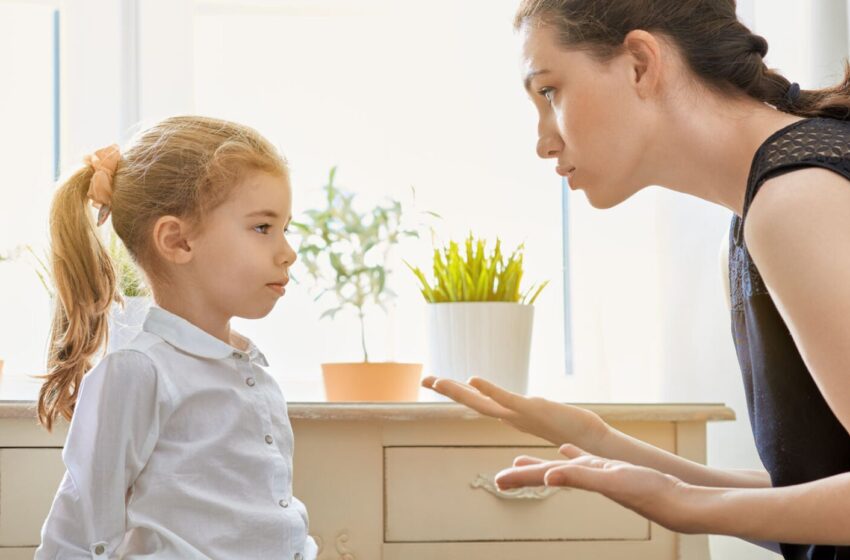9 راه برای انتقاد از فرزندان خود بدون از بین بردن عزت نفس آنها