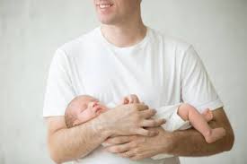  با بغل کردن نوزاد میتوانید ژنتیک او را در سالهای بعد تغییر دهید
