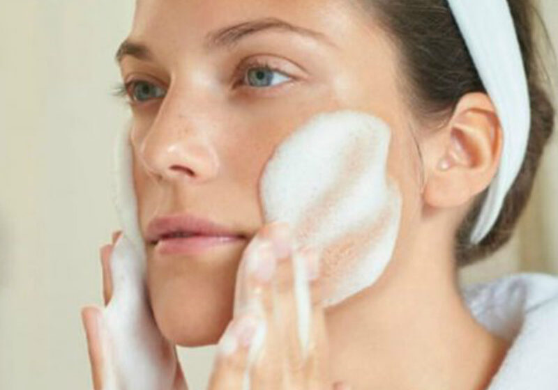  بهترین پاک کننده صورت برای انواع پوست