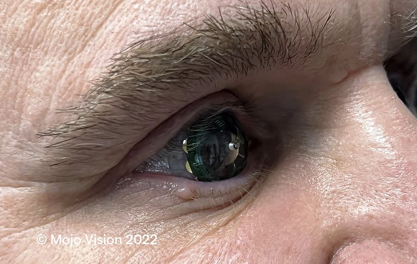 مدیرعامل Mojo Vision لنز هوشمند واقعیت افزوده‌ی خود را آزمایش می‌کند