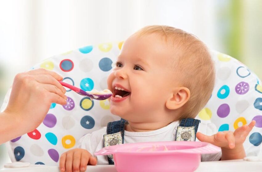  همه‌چیز درباره‌ی زمان شروع غذای جامد کودک که باید بدانید