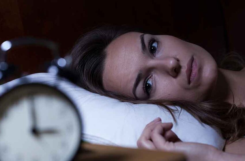  ۵ دلیل برای بیدار شدن در شب