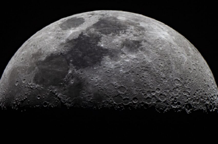 کره ماه همیشه در آسمان شب وجود داشته اما اندازه آن احتمالا در طول زمان در حال تغییر بوده است. یک مطالعه منتشرشده در روز ۲۵ ژانویه در نشریه« علوم سیارات» حاکی از آن است که در طول چند میلیون سال گذشته با سرد شدن هسته کره ماه محیط آن در حدود ۱۵۰ فوت ( ۴۵.۷ متر) کوچکتر شده است کد خبر : ۶۷۷۱۷ بررسی های انجام شده نشان می دهد سطح کره ماه به آهستگی در حال کوچک شدن است. تاثیرات ناشی از این کوچک شدن و فعالیت گسل های حاصل از ماه لرزه ها می تواند برای سایت های مربوط به ماموریت های آتی کاوش در کره ماه تهدیداتی ایجاد کند. 400 میلیون تومان بدون قرعه‌کشی و رایگان، مسابقات جام‌ملت‌های آسیا رو پیش‌بینی کن شروع پیش‌بینی تبلیغ yektanet یک گروه از دانشمندان از سازمان «ناسا» دانشگاه ایالتی آریزونا و دانشگاه مریلند به شواهدی دست یافته اند از این که کوچک شدن مداوم کره ماه موجب تغییراتی در سطح این سیاره در اطراف قطب جنوب آن شده است. این مناطق همچنین در جاهایی دستخوش تغییر شده اند و ناسا امیدوار است در جریان مأموریت«آرتمیس ۳» در آنجا فرود بیاید. به شما می‌گوییم شانس مهاجرتتان به کدام کشورها زیاد است!! تبلیغ به شما می‌گوییم شانس مهاجرتتان به کدام کشورها زیاد است!! تکمیل فرم yn-ad به شما می‌گوییم شانس مهاجرتتان به کدام کشورها زیاد است!! پیشنهاد امروز yektanet-logo-sign این فرایند کوچک شدن ماه شبیه کوچک شدن انگور در زمان تبدیل شدن به کشمش است. ماه نیز وقتی کوچکتر می شود چین و چروک می خورد اما انگور یک پوست منعطف دارد در حالیکه سطح ماه شکننده است. این تردی و زودشکنی سطح ماه موجب تشکیل گسل ها در جاهایی می شود که بخش هایی از پوسته ماه به یکدیگر فشار وارد می کنند. تشکیل گسل های ناشی از این کوچک شدن مداوم اغلب با فعالیت های لرزه ای مانند زمین لرزه قمری (ماه لرزه) همراه است. هر موقعیت مکانی در نزدیکی این مناطق گسلی ماه میتواند برای فعالیت انسان ها در آنجا تهدیداتی داشته باشد همانطور که روی زمین کسانی که در نزدیکی گسل ها زندگی می کنند، با خطر بیشتری برای مواجهه با زمین لرزه روبرو هستند. ماه,کوچک تر شدن ماه در این مطالعه جدید این محققان یک گروه از گسل ها در منطقه قطبی جنوب کره ماه را با یک ماه لرزه قوی ثبت شده توسط لرزه نگارهای «آپولو» در حدود ۵۰ سال پیش مرتبط کردند. چه مهارتی دارید؟ در این 5 کشور شغل مناسب براتون داریم!! (فرم را پر کن) تبلیغ چه مهارتی دارید؟ در این 5 کشور شغل مناسب براتون داریم!! (فرم را پر کن) مشاوره تخصصی yn-ad آن ها از مدل های رایانه ای برای شبیه سازی پایداری سطحی در این منطقه استفاده کرده و دریافتند برخی مناطق بطور خاص دربرابر تکانه ها و رانش های سطحی ماه ناشی از این فعالیت های لرزه ای آسیب پذیر هستند. ماه لرزه های کم عمق تنها در حدود ۱۰۰ مایلی عمق پوسته ماه روی می دهند و به اندازه کافی قوی هستند که بتوانند باعث خسارت به تجهیزات و ساختارهای ساخته انسان بشوند. در حالی که زمین لرزه ها معمولاً چند ثانیه یا حداکثر چند دقیقه طول می کشند، ماه لرزه های کم عمق میتوانند برای چند ساعت یا حتی کل یک بعد از ظهر ادامه داشته باشند. ماه,کوچک تر شدن ماه بررسی ها نشان می دهد که ماه لرزه ای شبیه به نمونه دهه ۱۹۷۰ میلادی می تواند هرگونه ساخت و ساز فرضی آینده در ماه (Moon) را نابود کند. مهارتتان را در کانادا لازم داریم! (ما یک کاریابی بین‌المللی هستیم) تبلیغ مهارتتان را در کانادا لازم داریم! (ما یک کاریابی بین‌المللی هستیم) کلیک کنید! yn-ad این محققان به نقشه برداری از فعالیت های گسل ها در ماه ادامه خواهند داد و امیدوارند که بتوانند موقعیت های مکانی بیشتری را که برای کاوش های انسانی در ماه خطرناک هستند، شناسایی کنند.