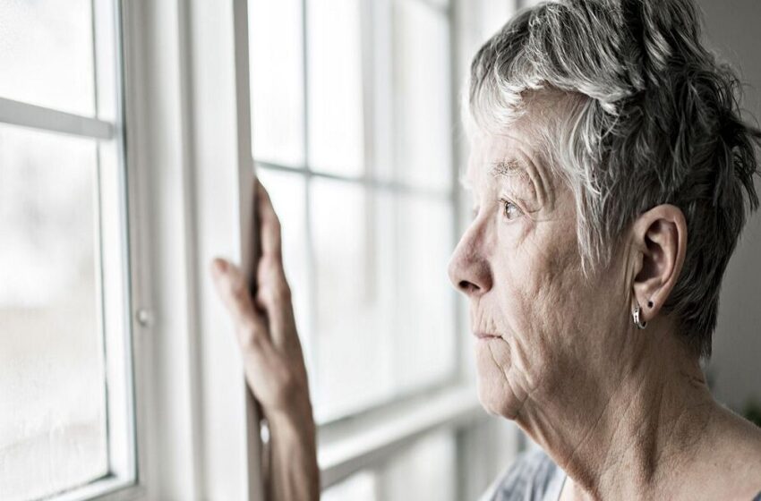 زنان بیشتر از مردان به آلزایمر دچار می‌شوند +علت آن